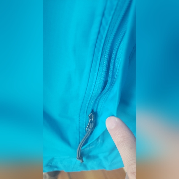 MOUNTAIN HARD WEAR Rain jacket Size L Blue - like new - Picture 7 of 9